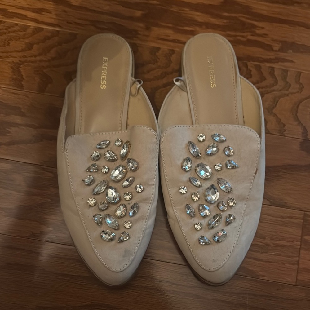 Express Tan Mules with Elegant Embellishments‎ - Picture 3 of 3